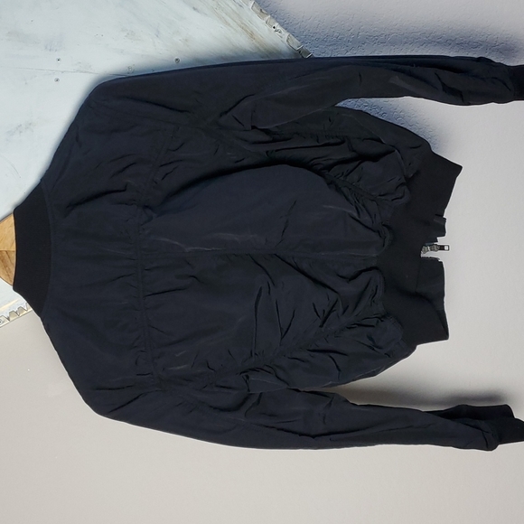 Vince. Washed Shrunken Bomber - Picture 8 of 9